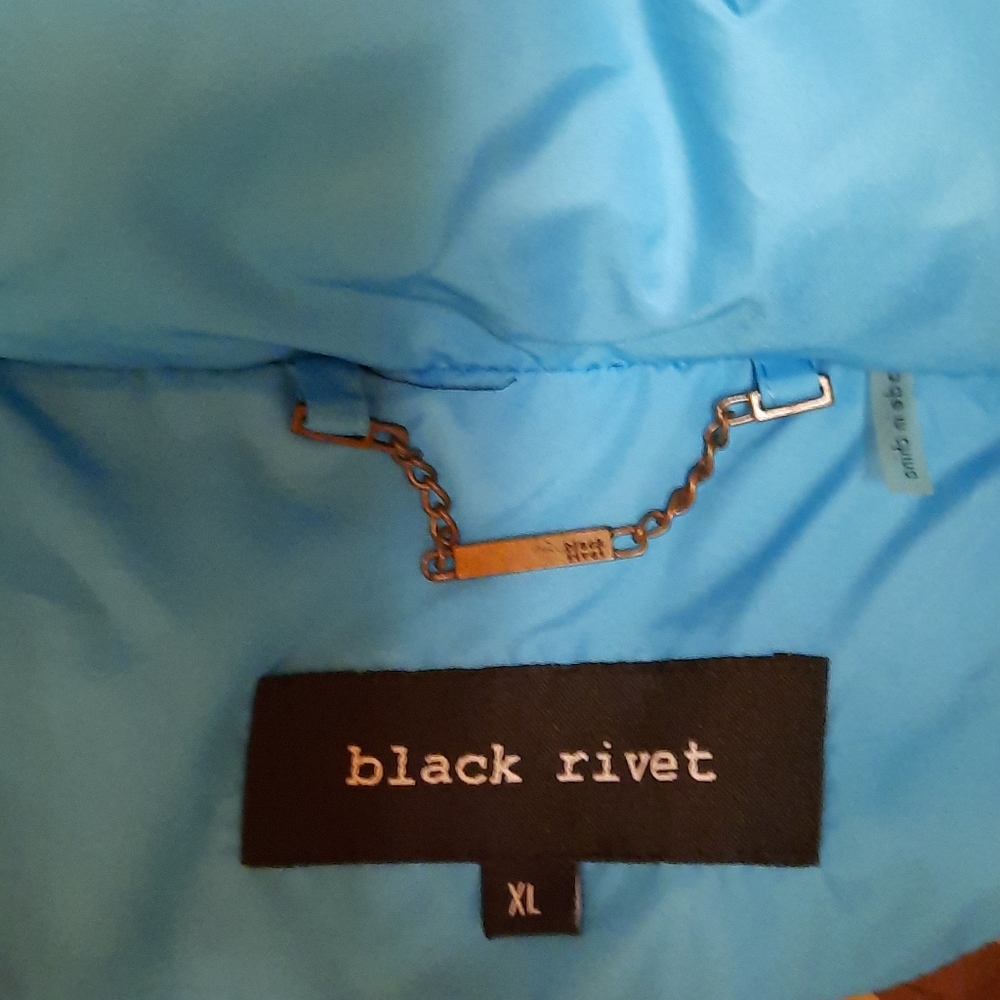 Black Rivet Vest - Picture 6 of 6